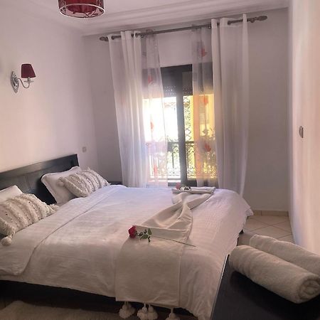 Magnifique Appartement Spacieux Confort Propre Familial 2 Chambres Salon Et Salle A Manger A 20Mn A Pied De Place Jemaa El Fina 4 Piscines Dans Espace De Golf A 12 Mn En Voitures L Entree Est Gratuit Pour La Clientele Ouvert Entre 10H Et 20H مراكش المظهر الخارجي الصورة