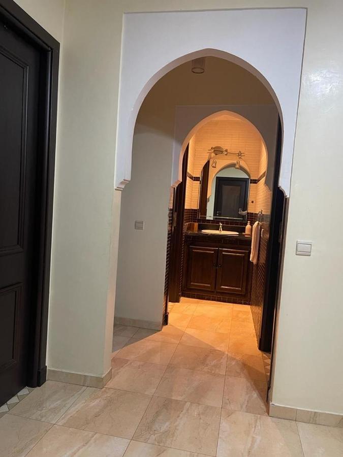 Magnifique Appartement Spacieux Confort Propre Familial 2 Chambres Salon Et Salle A Manger A 20Mn A Pied De Place Jemaa El Fina 4 Piscines Dans Espace De Golf A 12 Mn En Voitures L Entree Est Gratuit Pour La Clientele Ouvert Entre 10H Et 20H مراكش المظهر الخارجي الصورة