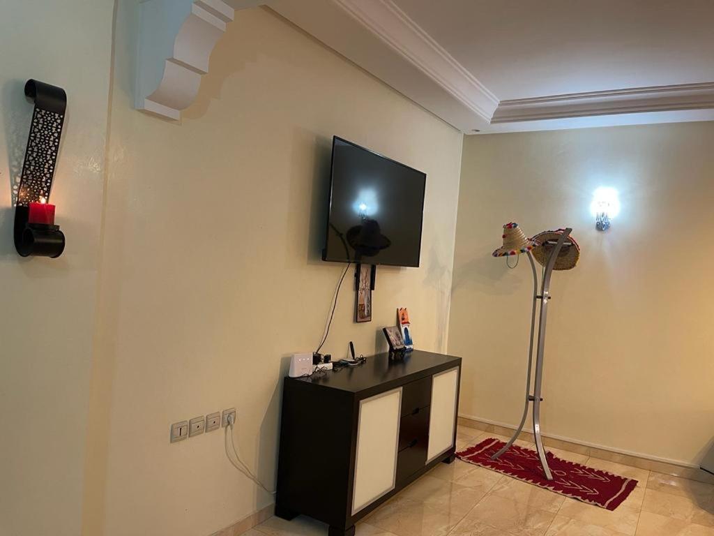 Magnifique Appartement Spacieux Confort Propre Familial 2 Chambres Salon Et Salle A Manger A 20Mn A Pied De Place Jemaa El Fina 4 Piscines Dans Espace De Golf A 12 Mn En Voitures L Entree Est Gratuit Pour La Clientele Ouvert Entre 10H Et 20H مراكش المظهر الخارجي الصورة