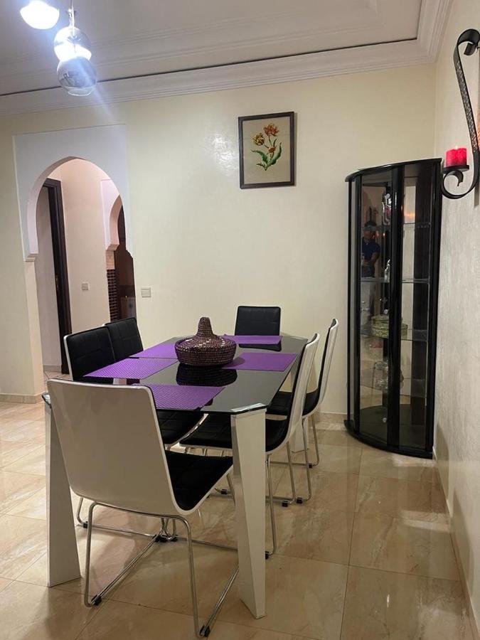 Magnifique Appartement Spacieux Confort Propre Familial 2 Chambres Salon Et Salle A Manger A 20Mn A Pied De Place Jemaa El Fina 4 Piscines Dans Espace De Golf A 12 Mn En Voitures L Entree Est Gratuit Pour La Clientele Ouvert Entre 10H Et 20H مراكش المظهر الخارجي الصورة