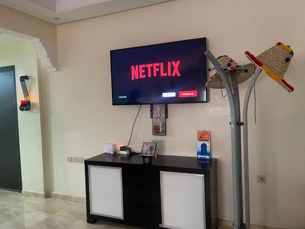 Magnifique Appartement Spacieux Confort Propre Familial 2 Chambres Salon Et Salle A Manger A 20Mn A Pied De Place Jemaa El Fina 4 Piscines Dans Espace De Golf A 12 Mn En Voitures L Entree Est Gratuit Pour La Clientele Ouvert Entre 10H Et 20H مراكش المظهر الخارجي الصورة