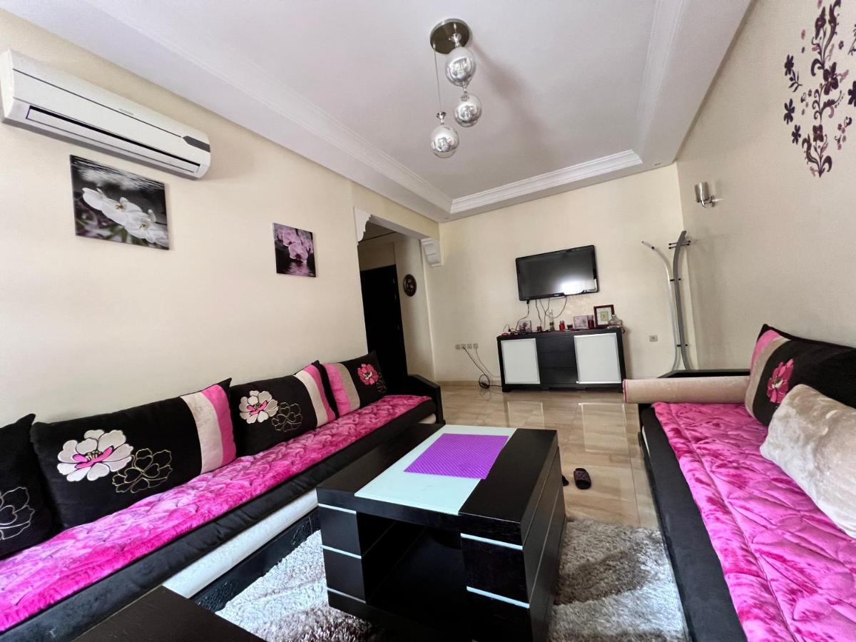 Magnifique Appartement Spacieux Confort Propre Familial 2 Chambres Salon Et Salle A Manger A 20Mn A Pied De Place Jemaa El Fina 4 Piscines Dans Espace De Golf A 12 Mn En Voitures L Entree Est Gratuit Pour La Clientele Ouvert Entre 10H Et 20H مراكش المظهر الخارجي الصورة