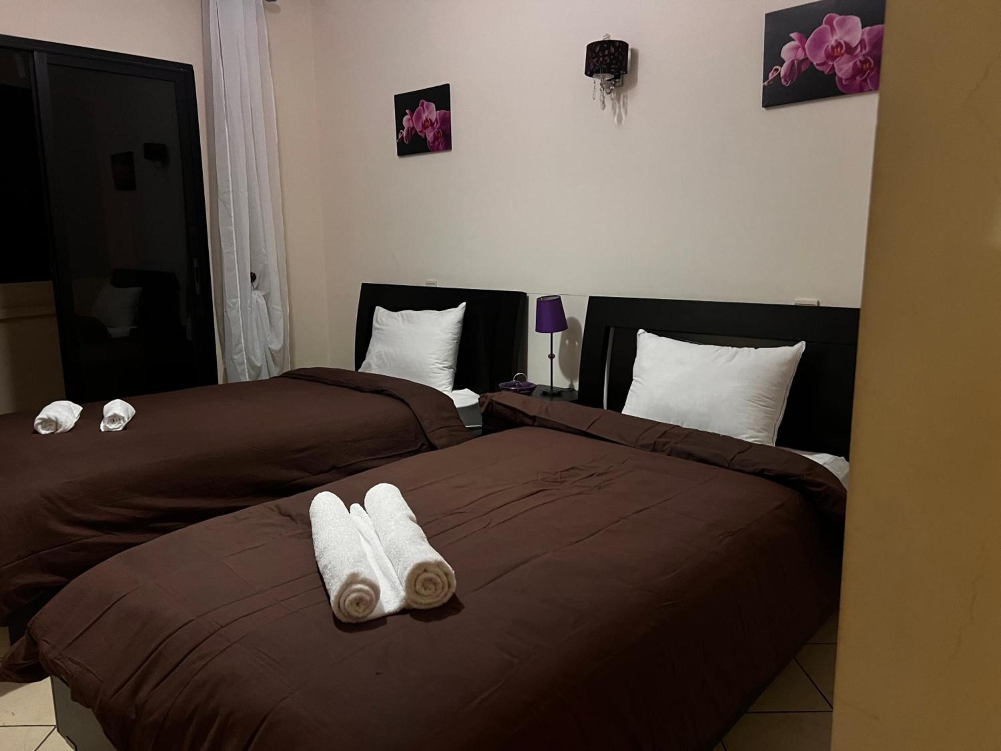 Magnifique Appartement Spacieux Confort Propre Familial 2 Chambres Salon Et Salle A Manger A 20Mn A Pied De Place Jemaa El Fina 4 Piscines Dans Espace De Golf A 12 Mn En Voitures L Entree Est Gratuit Pour La Clientele Ouvert Entre 10H Et 20H مراكش المظهر الخارجي الصورة