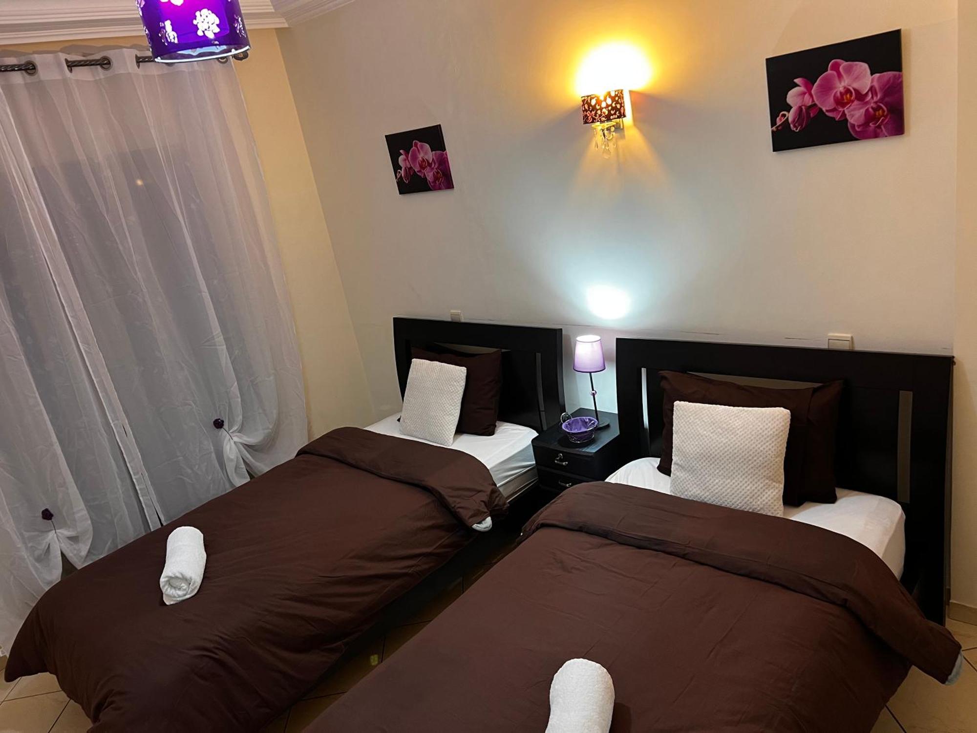 Magnifique Appartement Spacieux Confort Propre Familial 2 Chambres Salon Et Salle A Manger A 20Mn A Pied De Place Jemaa El Fina 4 Piscines Dans Espace De Golf A 12 Mn En Voitures L Entree Est Gratuit Pour La Clientele Ouvert Entre 10H Et 20H مراكش المظهر الخارجي الصورة