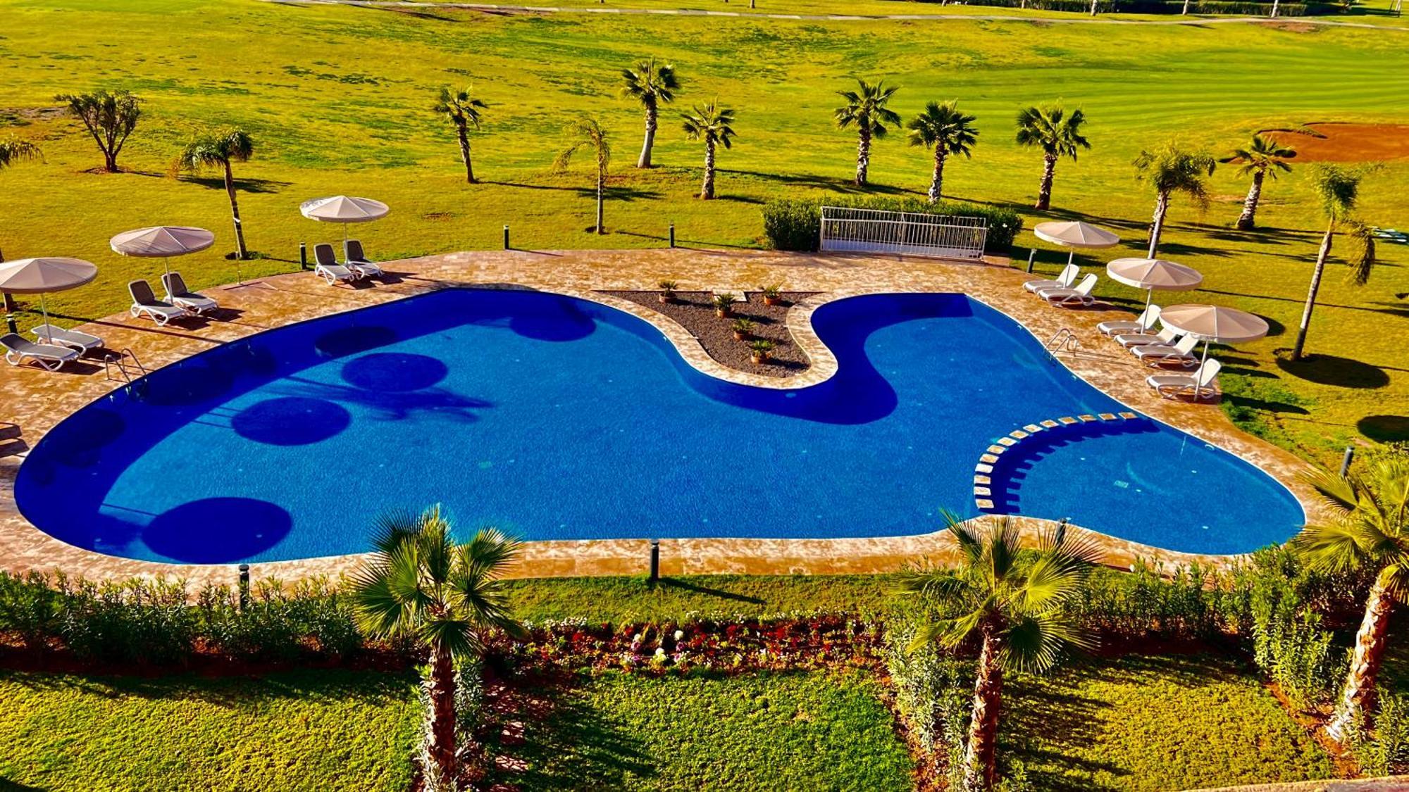 Magnifique Appartement Spacieux Confort Propre Familial 2 Chambres Salon Et Salle A Manger A 20Mn A Pied De Place Jemaa El Fina 4 Piscines Dans Espace De Golf A 12 Mn En Voitures L Entree Est Gratuit Pour La Clientele Ouvert Entre 10H Et 20H مراكش المظهر الخارجي الصورة