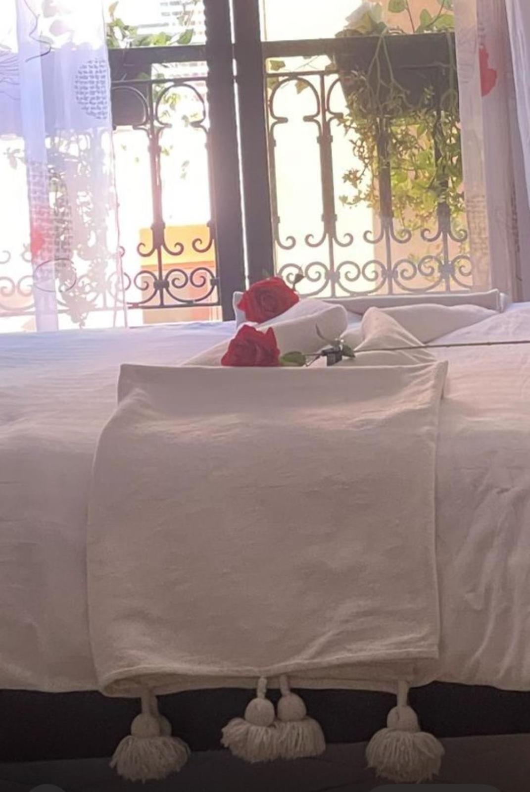 Magnifique Appartement Spacieux Confort Propre Familial 2 Chambres Salon Et Salle A Manger A 20Mn A Pied De Place Jemaa El Fina 4 Piscines Dans Espace De Golf A 12 Mn En Voitures L Entree Est Gratuit Pour La Clientele Ouvert Entre 10H Et 20H مراكش المظهر الخارجي الصورة