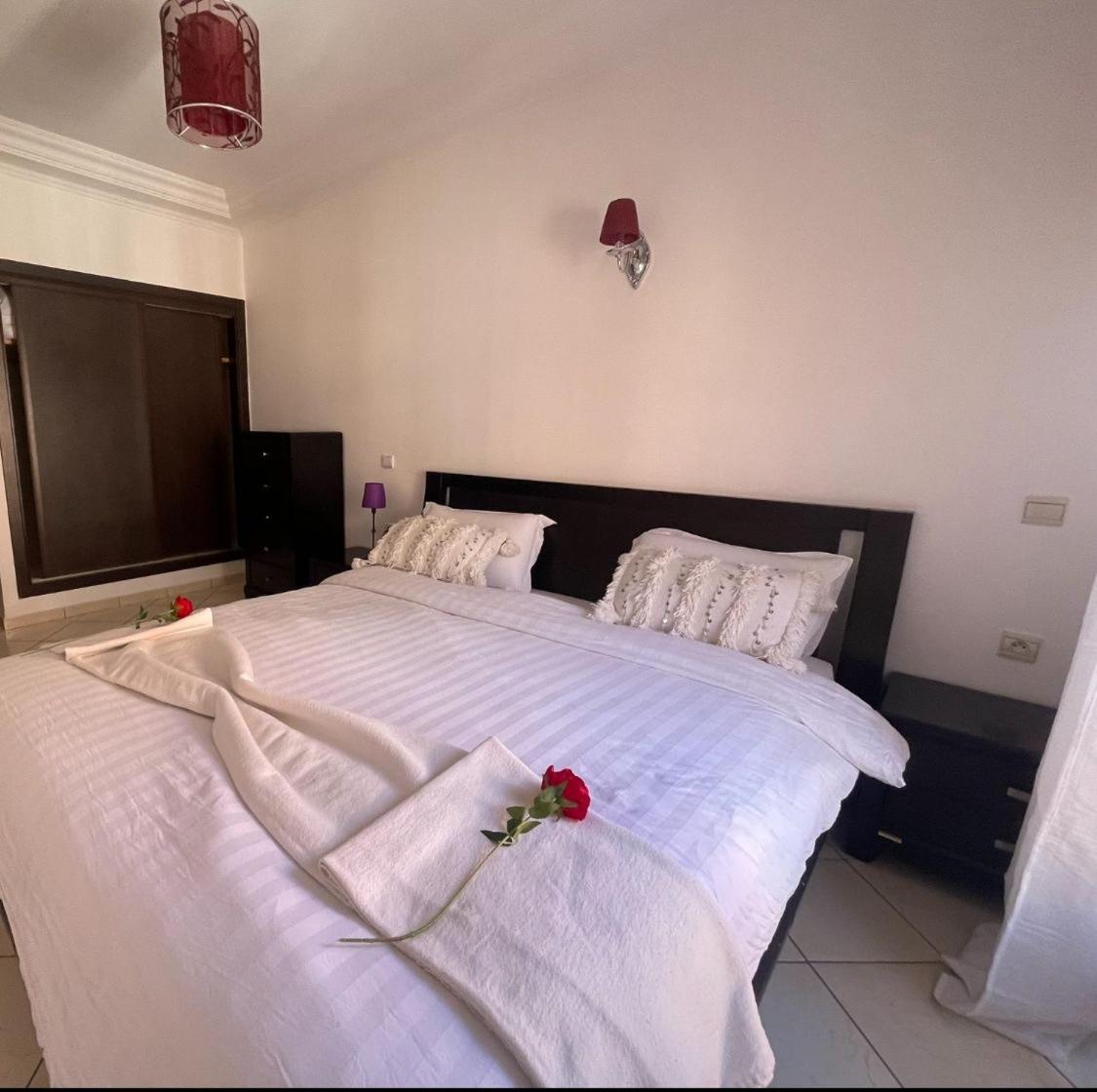 Magnifique Appartement Spacieux Confort Propre Familial 2 Chambres Salon Et Salle A Manger A 20Mn A Pied De Place Jemaa El Fina 4 Piscines Dans Espace De Golf A 12 Mn En Voitures L Entree Est Gratuit Pour La Clientele Ouvert Entre 10H Et 20H مراكش المظهر الخارجي الصورة